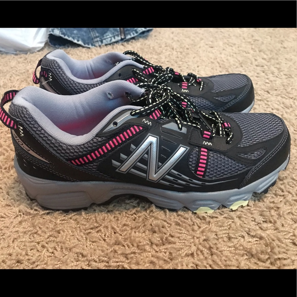 New Balance 410v4 tennis shoes